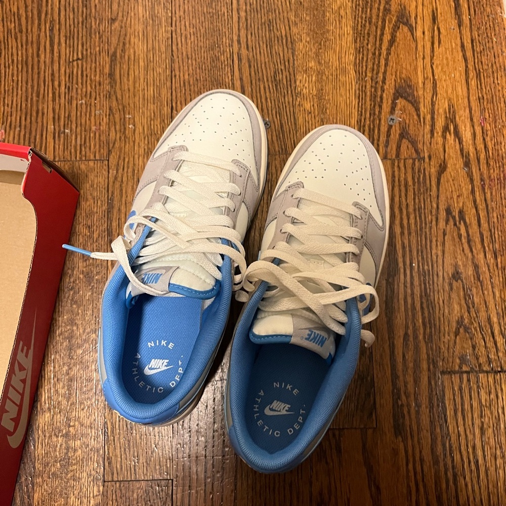Nike Dunks - Picture 3 of 4